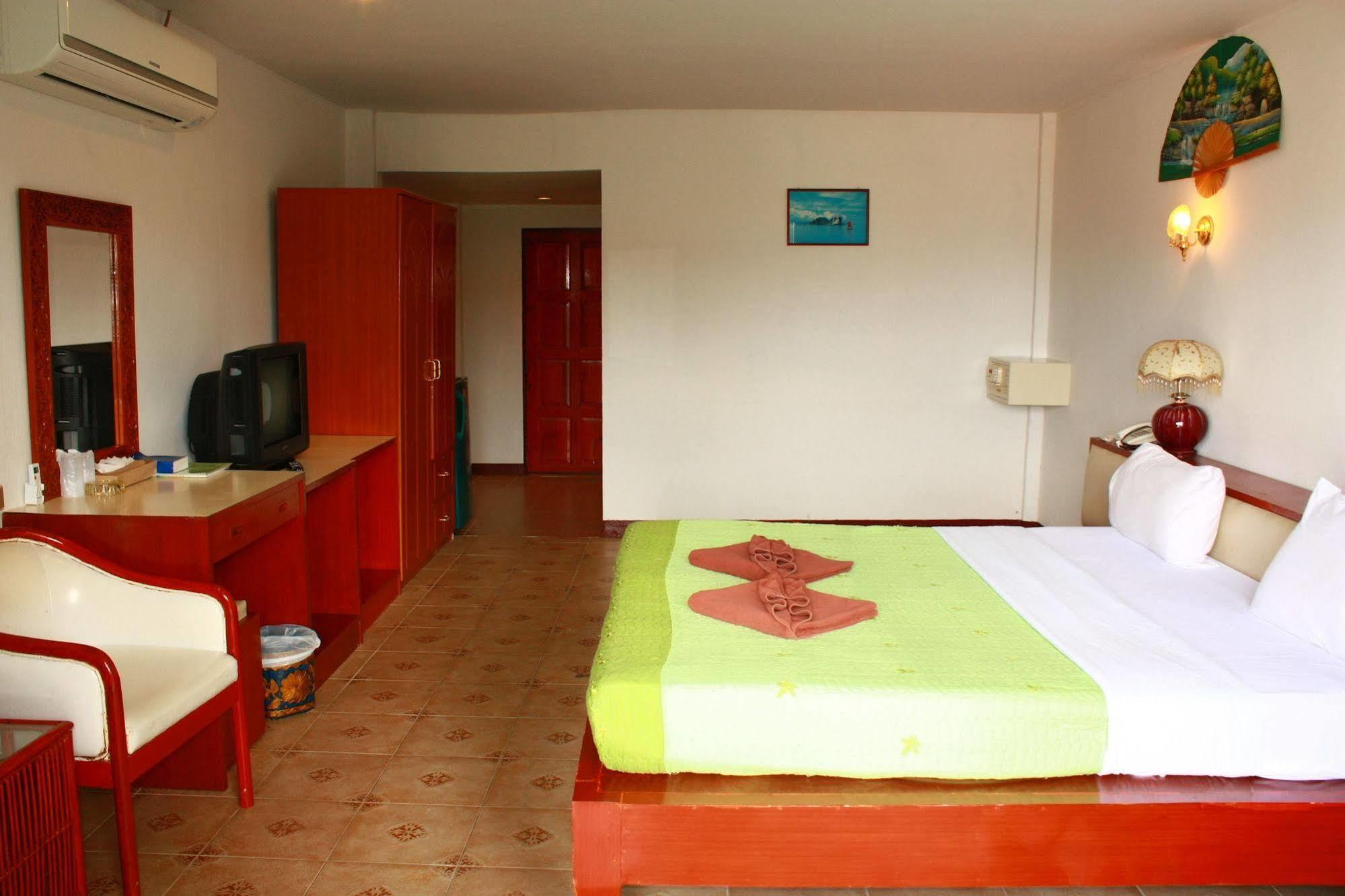 Royal Crown Hotel & Palm Spa Resort Patong Екстер'єр фото